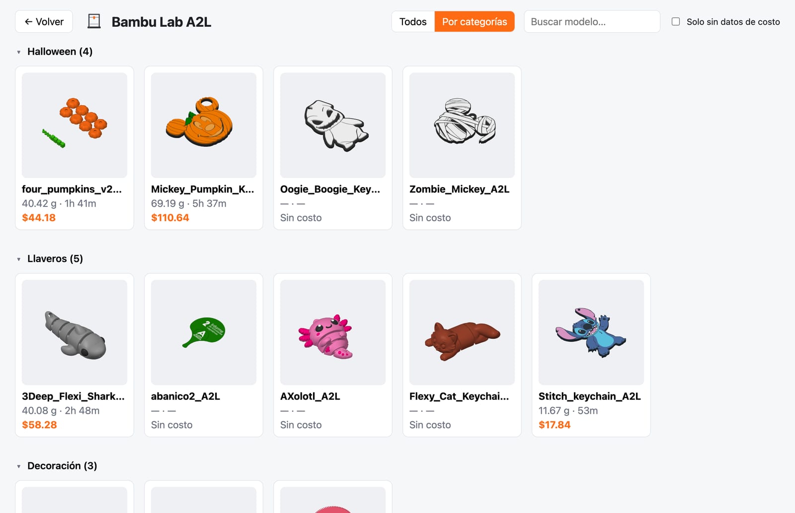 Catálogo de la impresora Bambu Lab A2L en 3D Shelf: modelos agrupados en Halloween, Llaveros y Decoración, con miniatura, gramos, tiempo y precio de venta